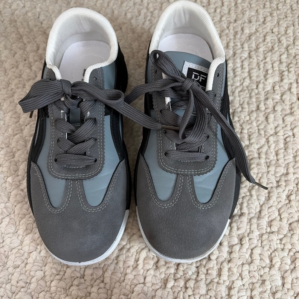 Df tennis shoes